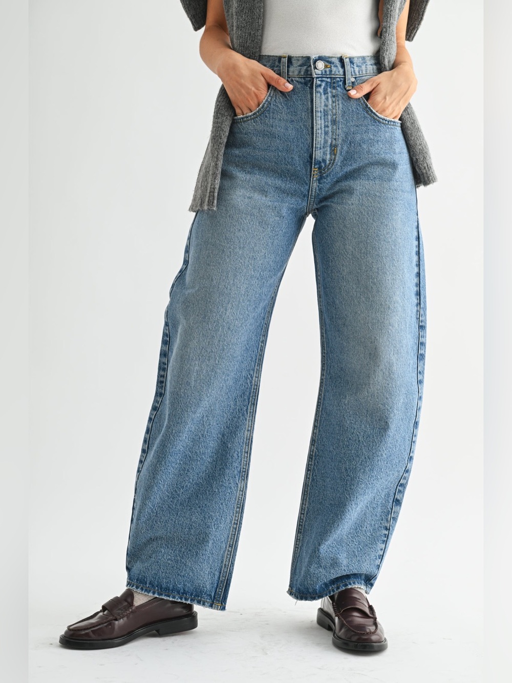 Just Black Classic Barrel Leg Jean - size 25 - NWT - Picture 2 of 4